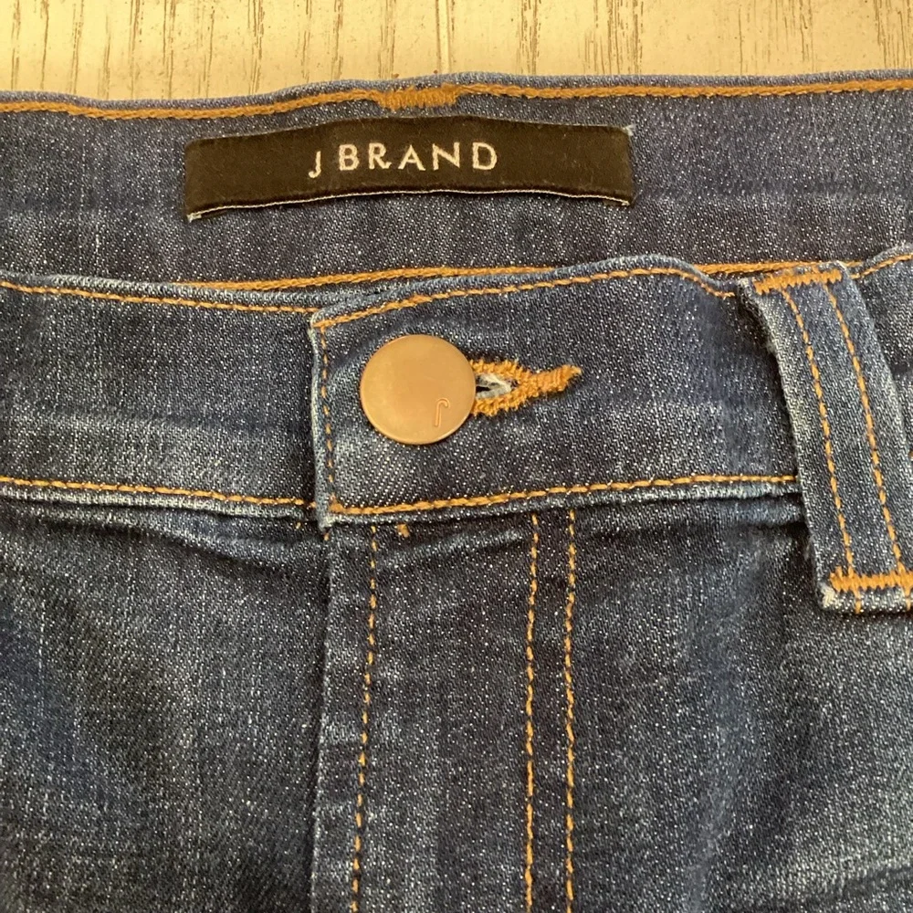 J Brand 27 (US 4) Cut-Off Denim Shorts Karma Women’s Low Rise Stretch Dark Wash